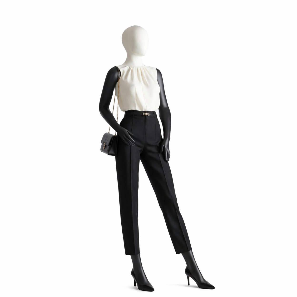 Mannequin femme avec buste recouvert de tissu blanc