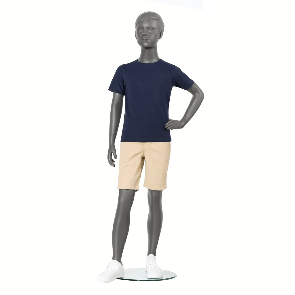 Mannequin garçon main gauche sur la hanche