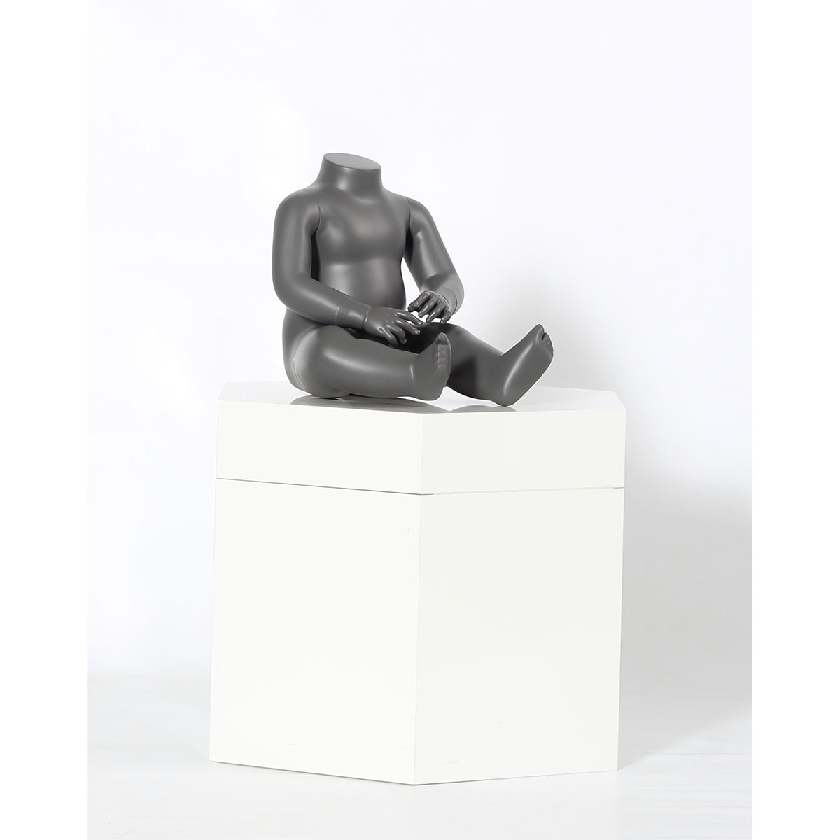 Mannequin bébé assis sans tête Schaufensterpuppe Baby modern