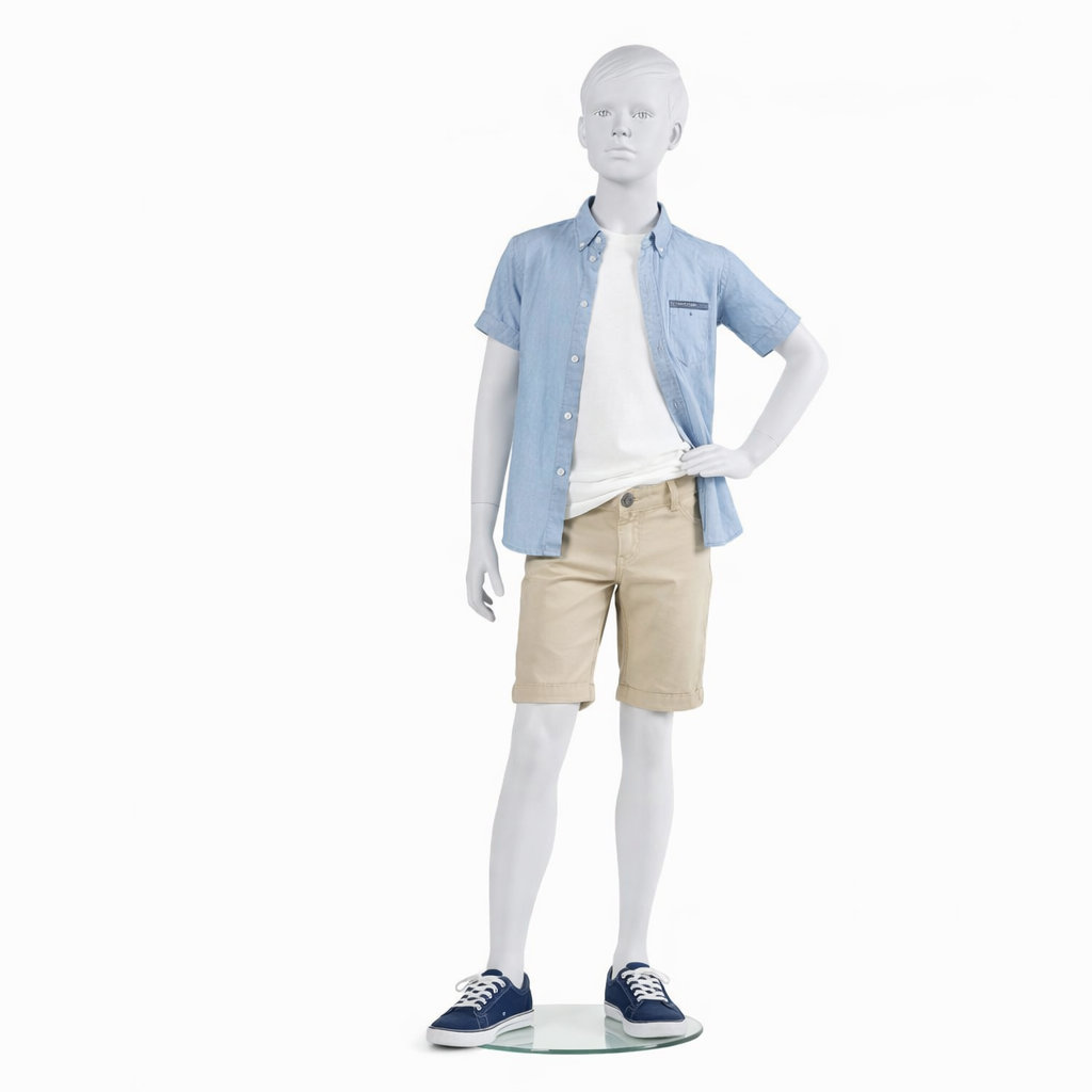 Mannequin garçon main gauche sur la hanche