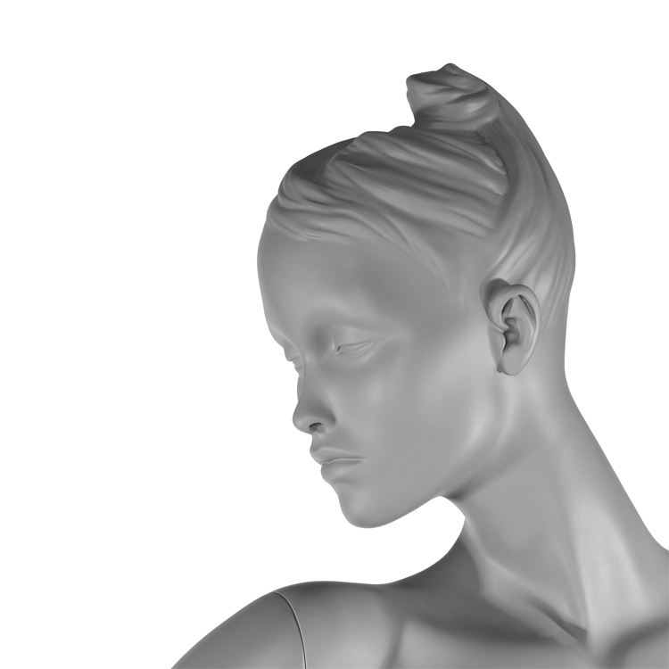 Mannequin femme stylisé tête sculptée
