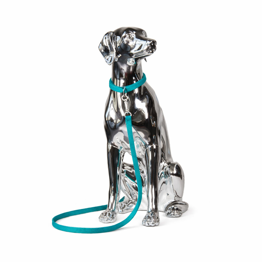 Chien décoratif assis