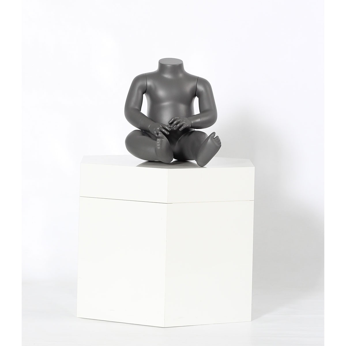 Mannequin bébé assis sans tête Mannequin bébé assis sans tête