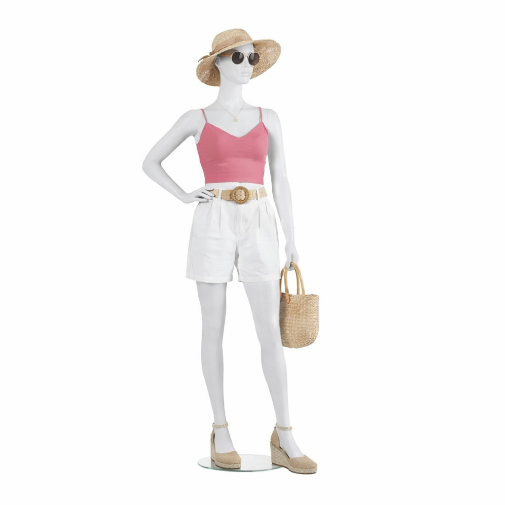 Mannequin femme main sur la hanche